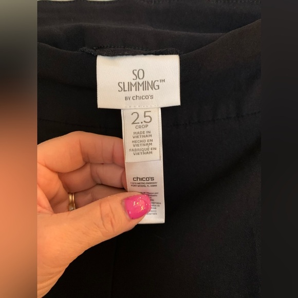 Chicos Brigitte solid black “so slimming” crop length 2.5 (equiv sz 14). - Picture 5 of 7